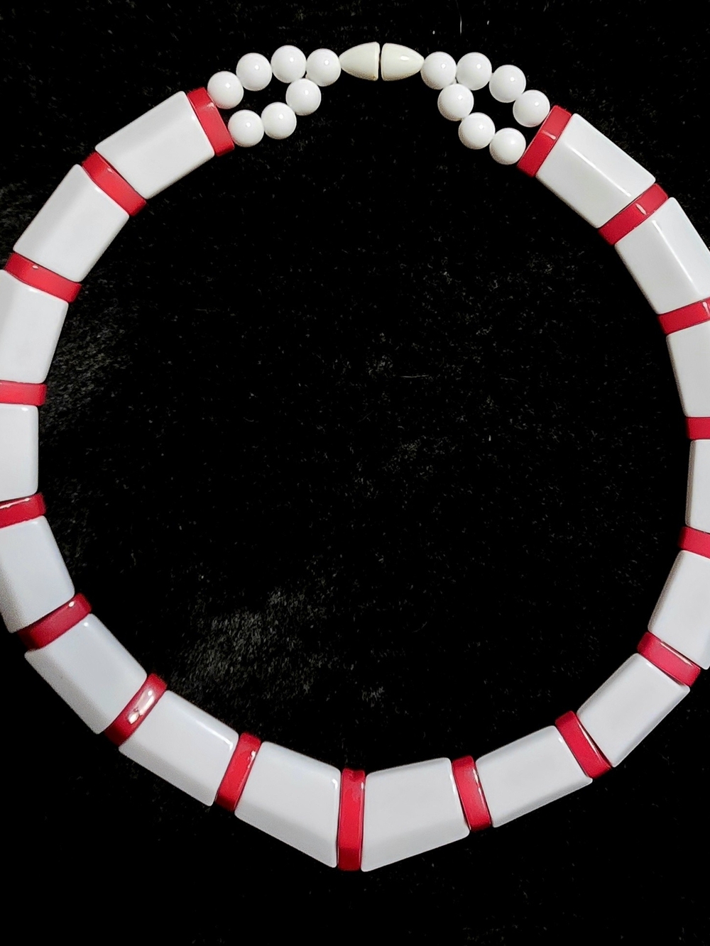 Vintage 80s Retro Mod Rockabilly White Red Lucite Chevron V Choker Necklace